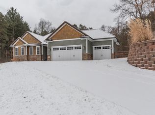 8843 Pine Acres Dr, Kalamazoo, MI 49009