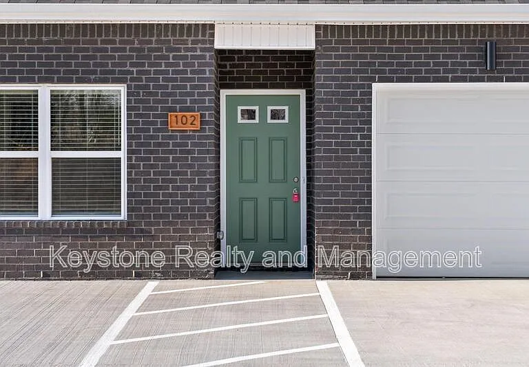 760 Tracy Ln #B102 — Photo 2