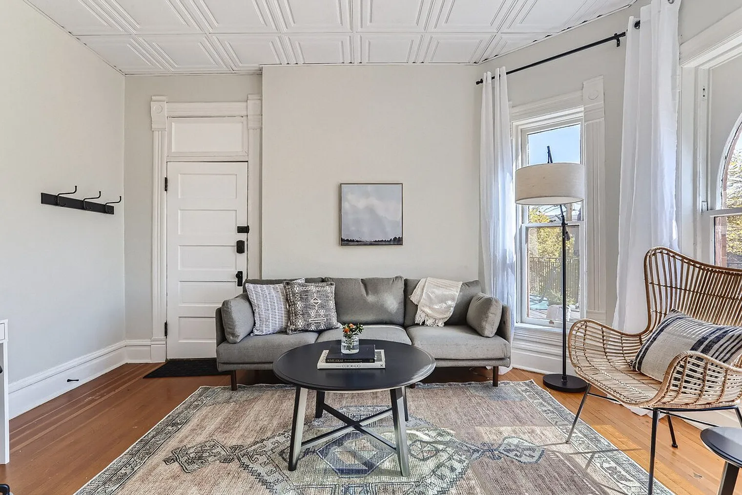 1 bed, 1.0 bath, 613 sqft, $2,813 — Photo 2