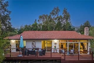 2nd image of 2 Laguna Robles