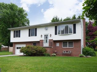 11 Raspberry Dr, Mechanicsburg, PA 17050