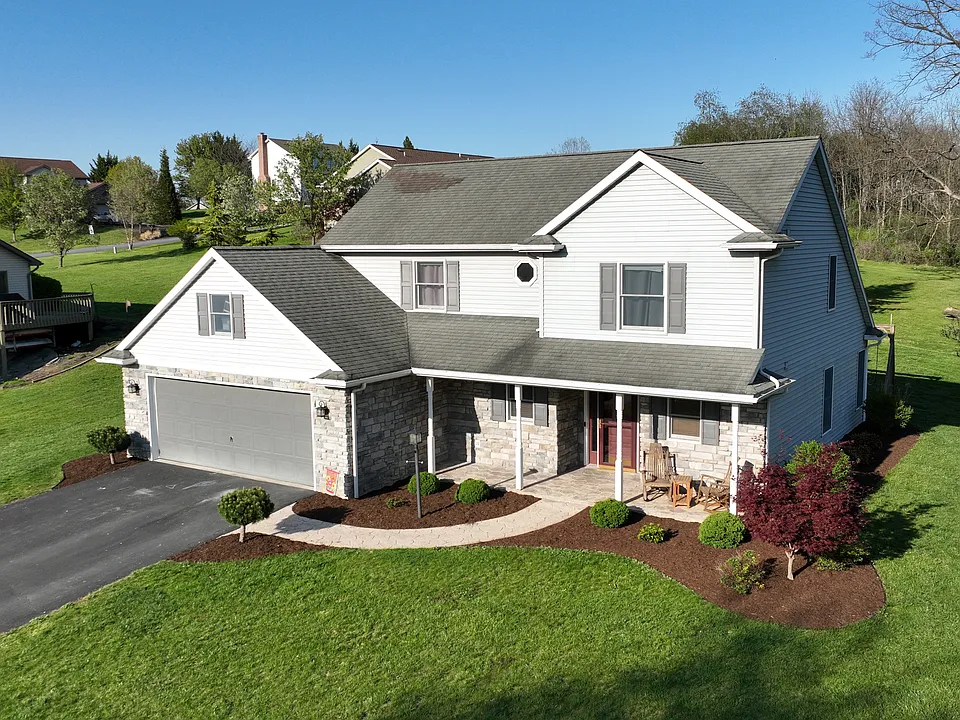 105 Buckingham Dr