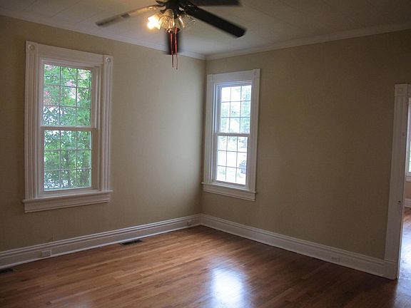 5th image of 112 E 31st St