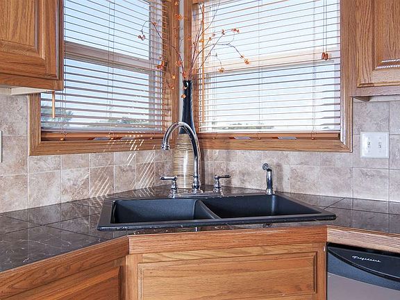 5th image of 914 E Sandalwood Cir