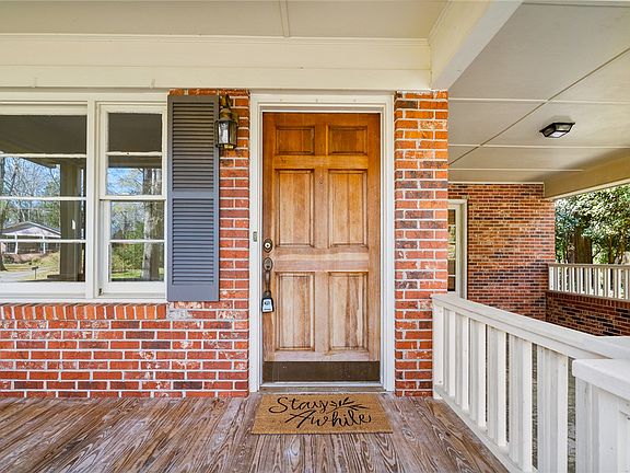 4th image of 202 Brook St