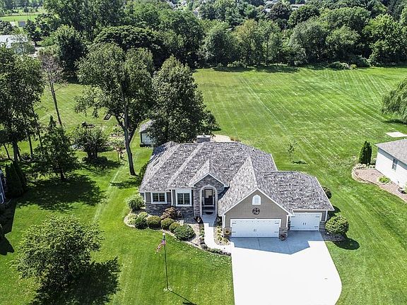 2nd image of 19326 Country Creek Ct