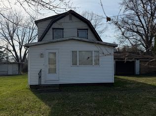 2403 Deets Rd, Sterling, IL 61081