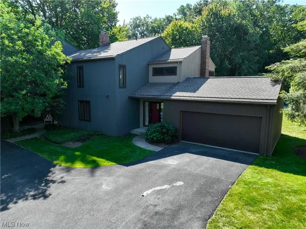 33 Oakshore Dr, Bratenahl, OH 44108