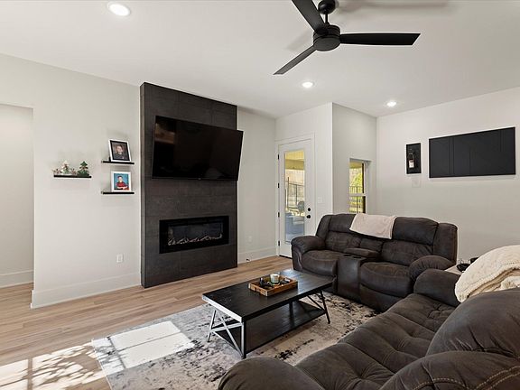 5th image of 4515 Lone Oak Ln