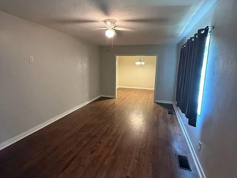 4420 Woodland Ave — Photo 4