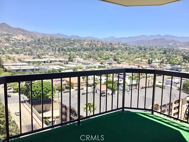 3 bed, 2171 sqft, $5,690 — Photo 2
