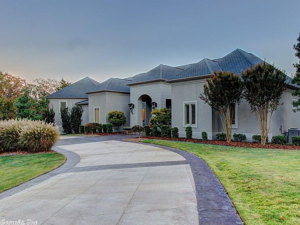 1st image of 136 Ravenwood Pl