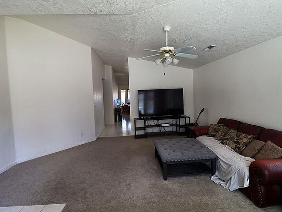 5th image of 2398 S Canterbury Rd