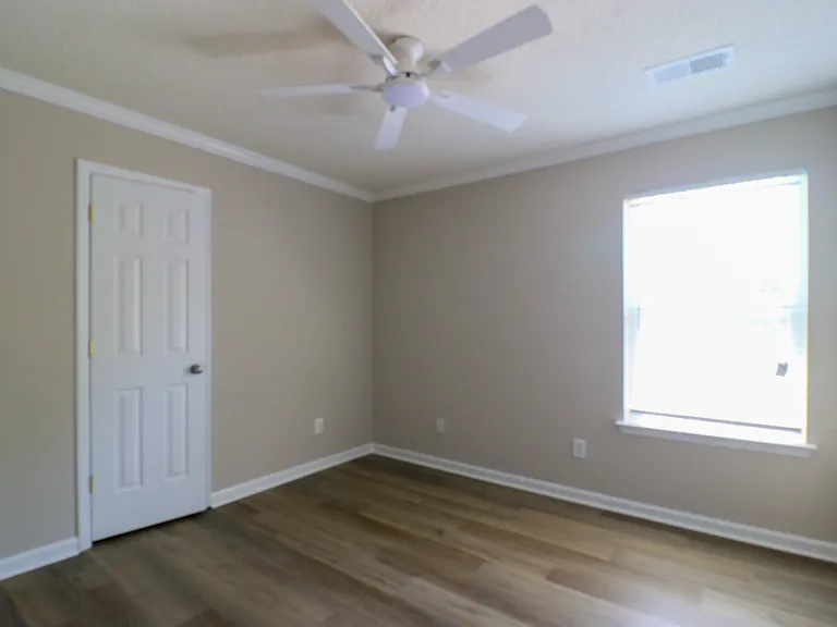 220 Loskin Ln — Photo 11