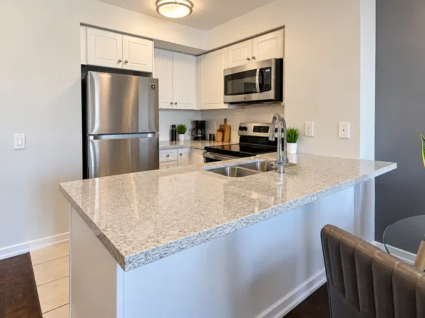 Furnished Apartment in Toronto | All Inclusive | Short term Rental