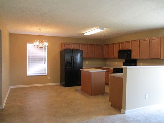 4th image of 602 Blossom Hill Dr