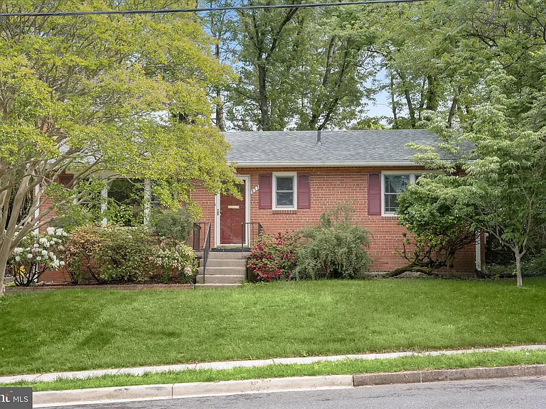 877 N Nottingham St — Photo 1
