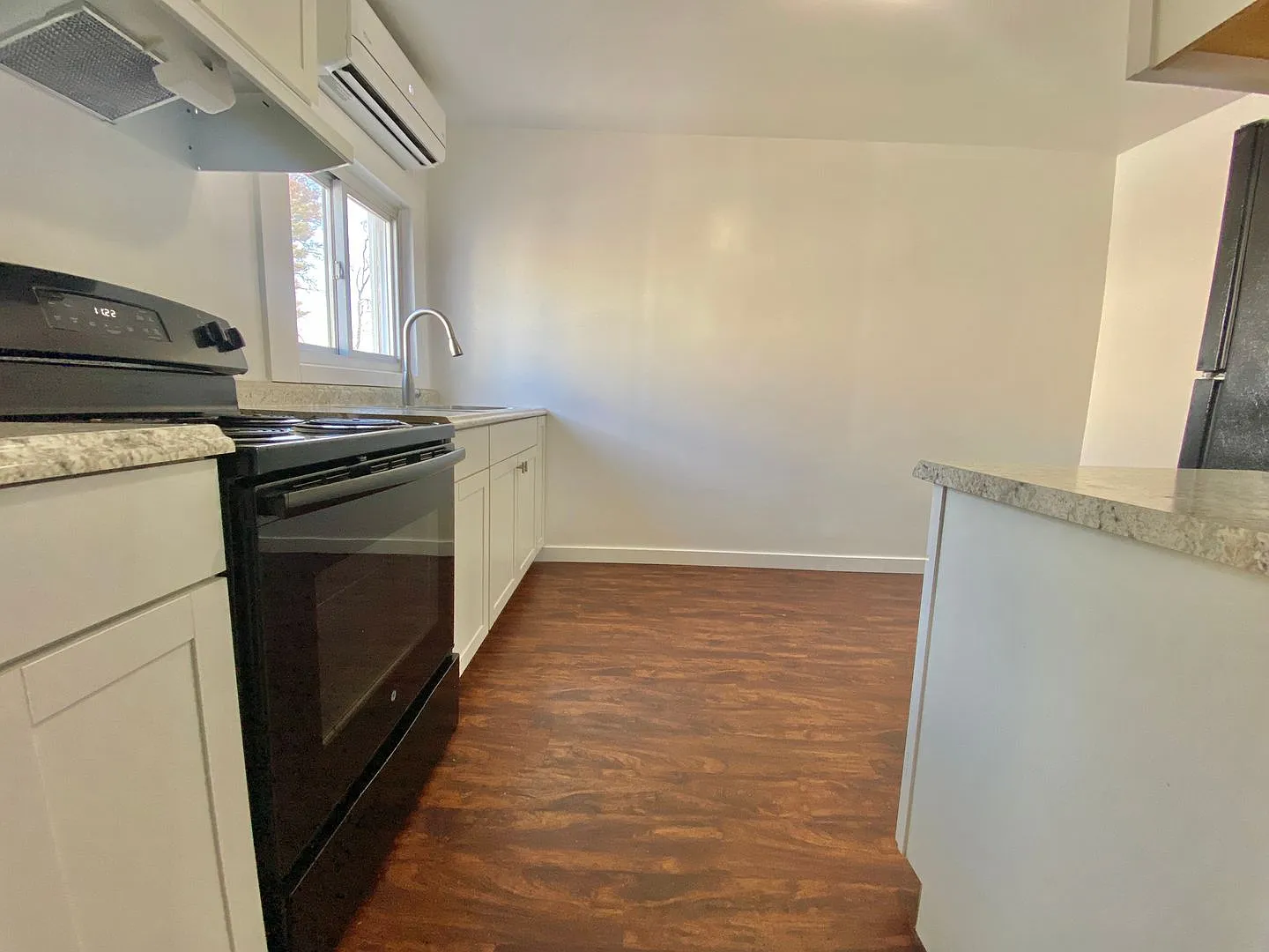 432 Albany Ave — Photo 2