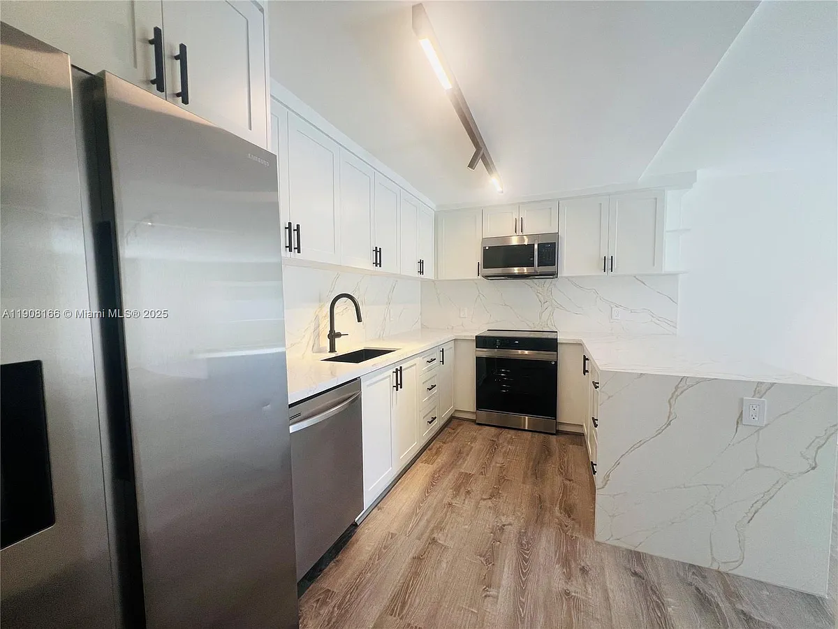 Building Photo - 201 Jefferson Ave #4C