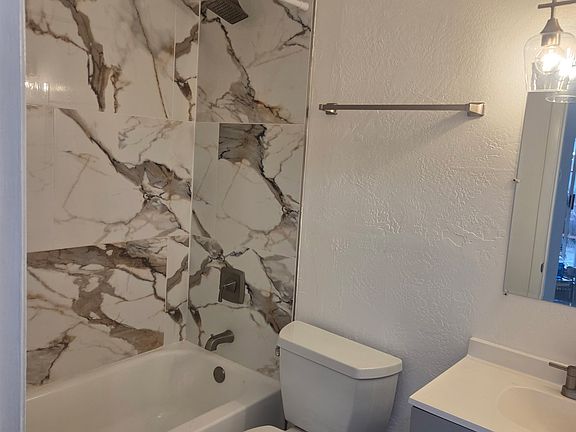 2nd image of 5431 NE 35th St #10