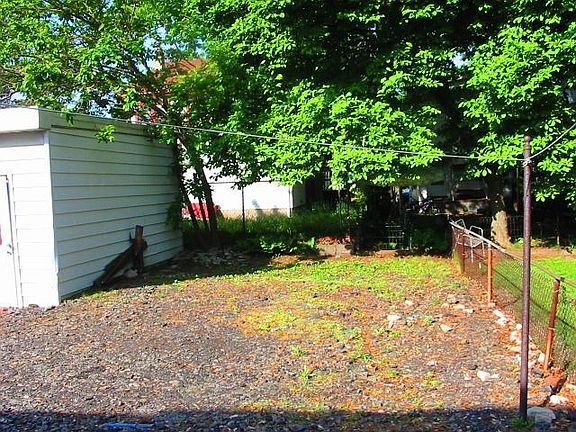 4th image of 869 Revere Ave