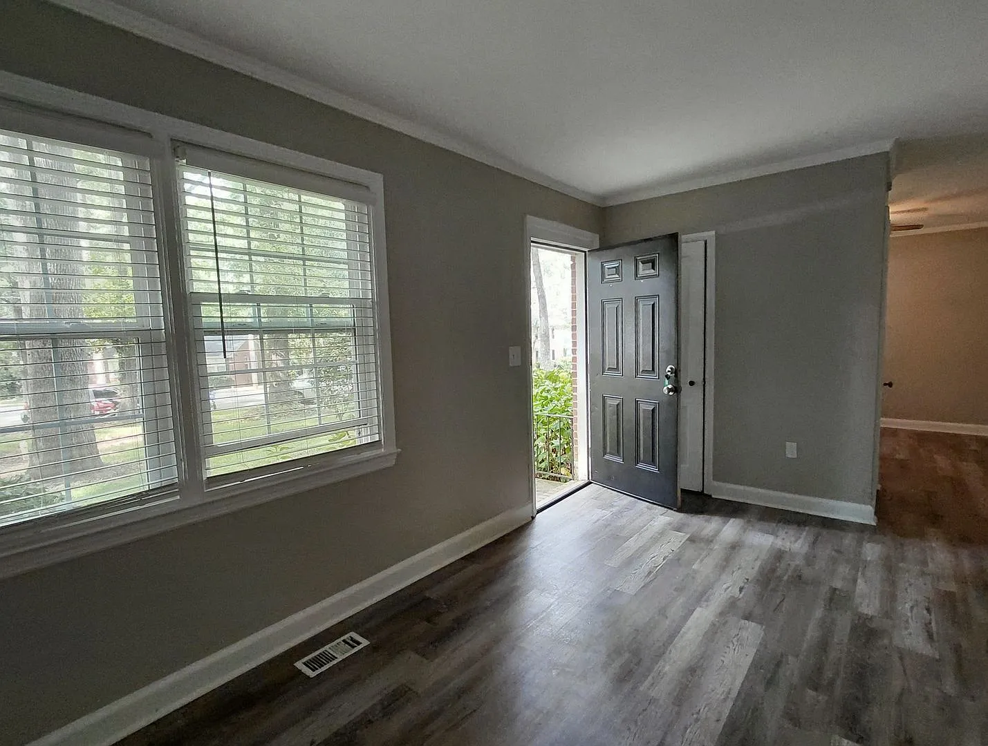 Historic Brookwood Apartments — Photo 3