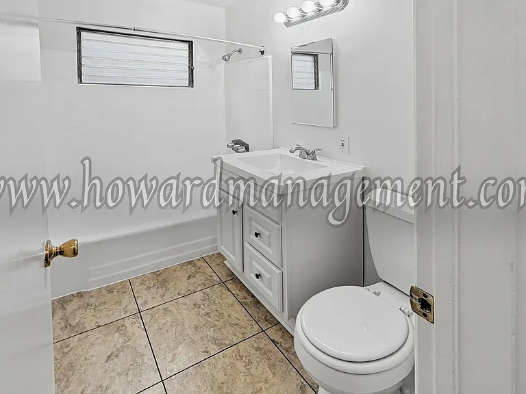 1405 Barry — Photo 9