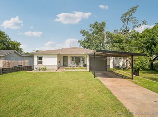 828 N Roosevelt Ave, Sand Springs, OK 74063