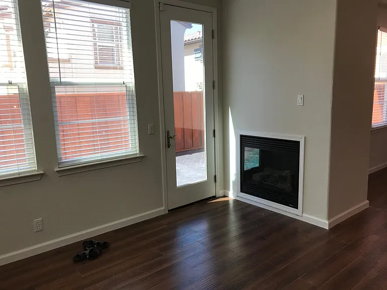 3565 Rocking Horse Ct — Photo 3