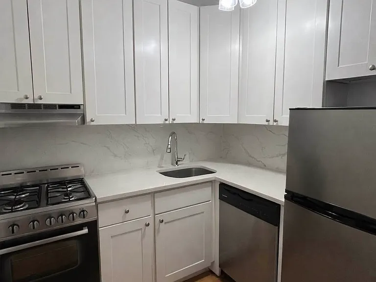 11 Maiden Ln #4A — Photo 2