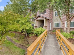 10664 NE Holly St #104, Hillsboro, OR 97006