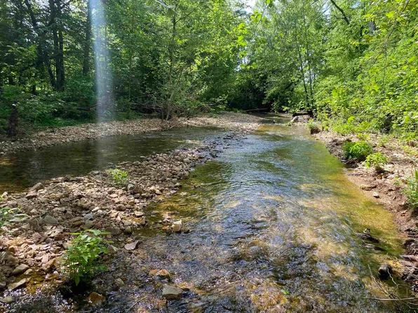 3 Lick Creek Rd, Linden, TN 37096