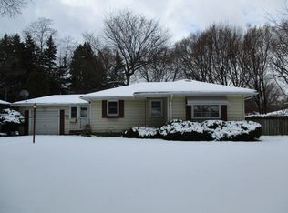 42 Woodale Dr, Rochester, NY 14616