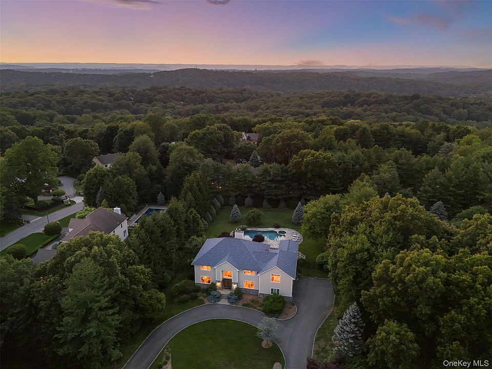 1st image of 10 Crestview Drive