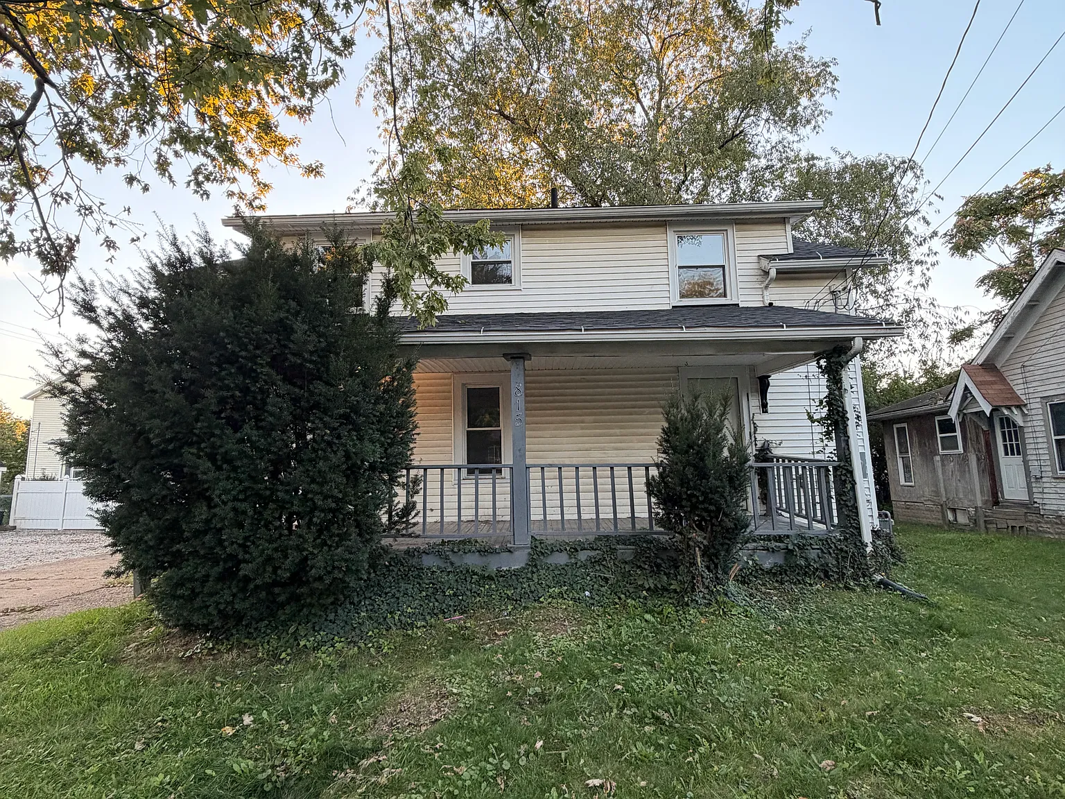 3 bed, 1.5 bath, 1037 sqft, $1,250 — Photo 1