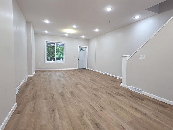 4th image of 1735 Roberts Ave