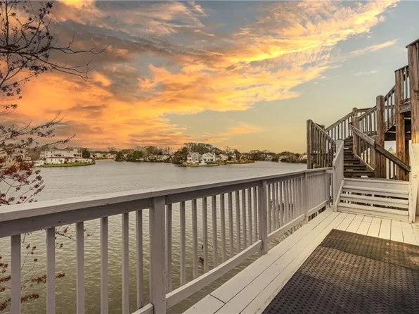 209 Lake Dr, Virginia Beach, VA 23451