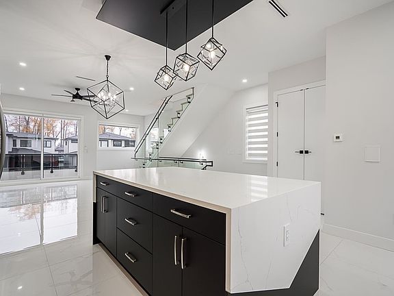 5th image of 16649 18a Ave #101