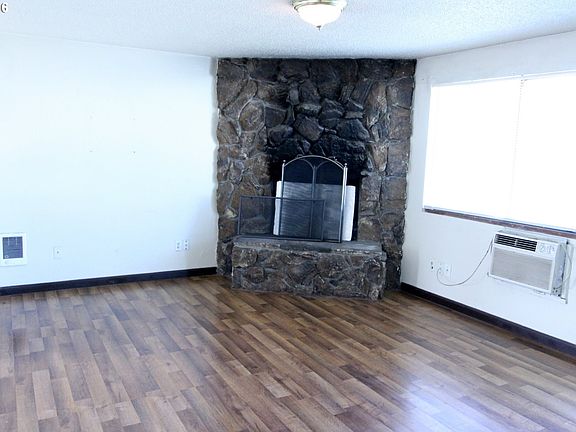 4th image of 8706 SE Woodstock Blvd