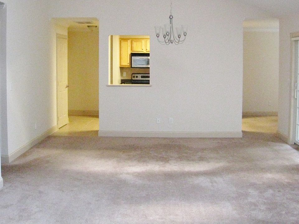 1st image of 121 Oakbrook Cmns