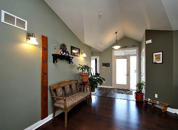 3rd image of 621 Bunker Dr