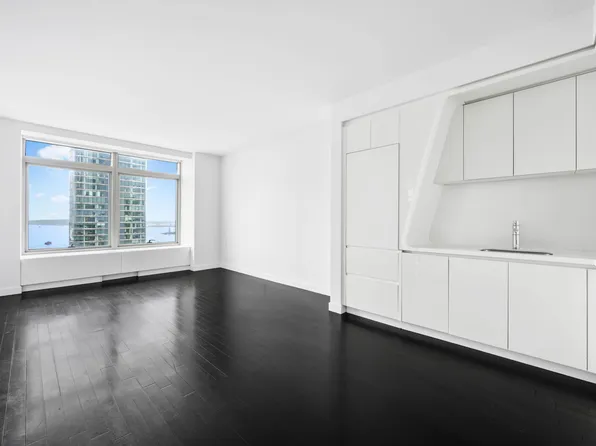 123 Washington St Penthouse 53G, New York, NY 10006