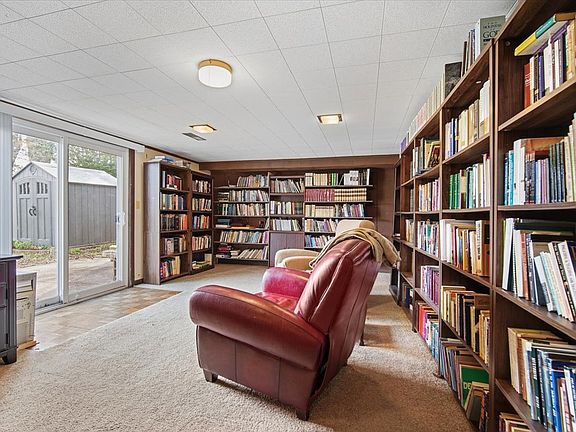 4th image of 505 W Summit Ave