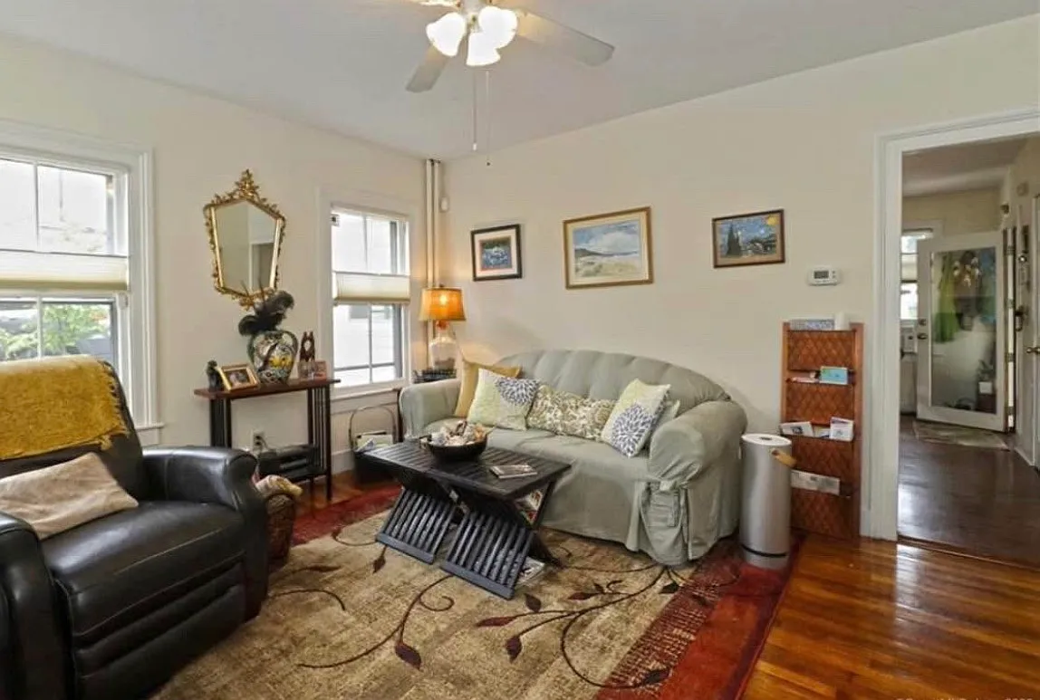 1 bed, 950 sqft, $2,500 — Photo 3