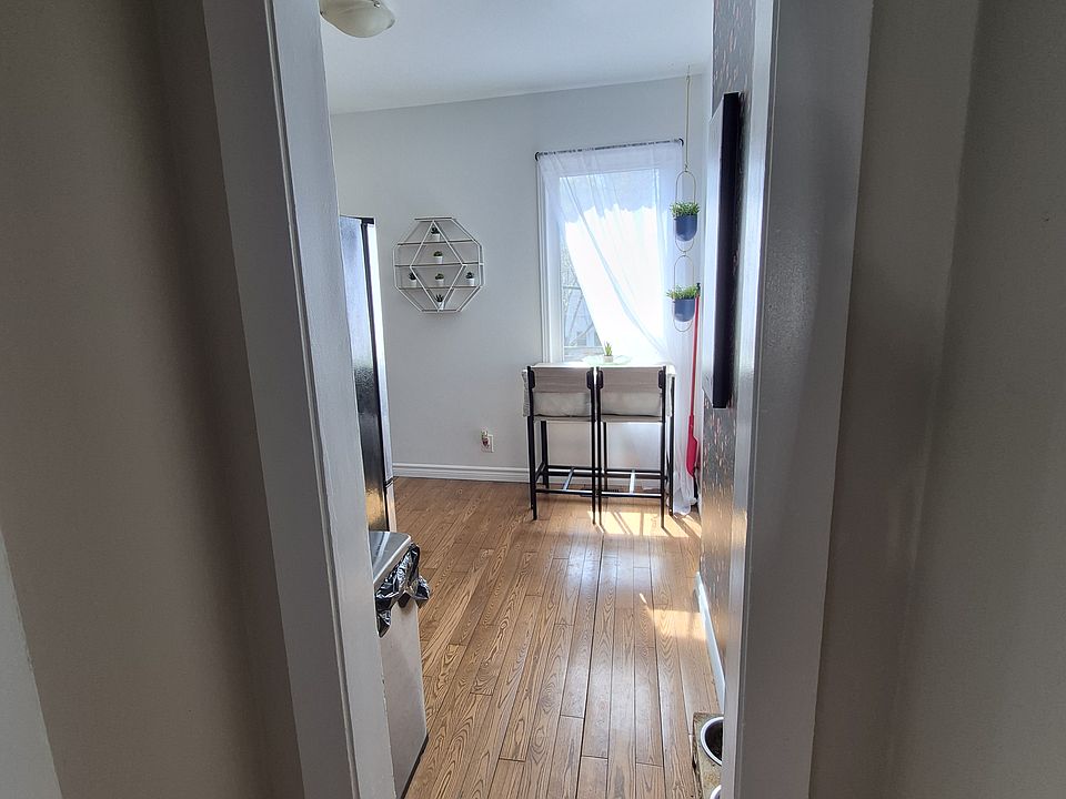 1st image of 218 Broadview Ave #3