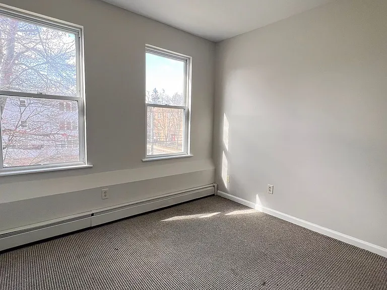 158-160 Westland St / Amauta Apartments, LLC — Photo 8