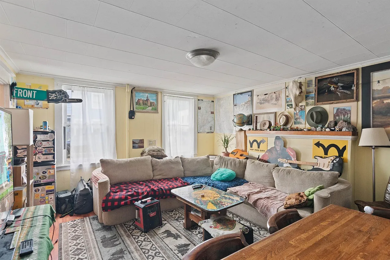 4 bed, 1.5 bath, $3,500 — Photo 3