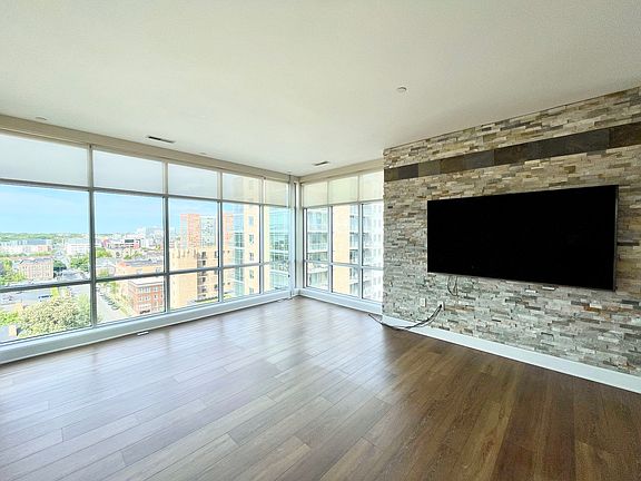 4th image of 1550 E Royal Pl Unit 1112