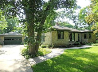 1635 N 122nd St, Wauwatosa, WI 53226