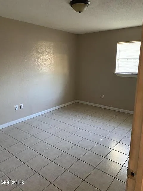 Building Photo - 3305 Spruce St #3